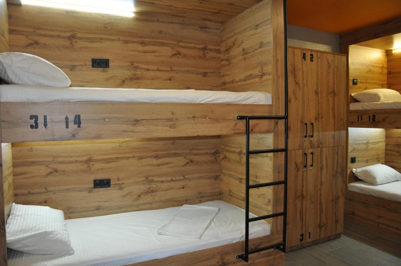 Full House Capsule Hostel *